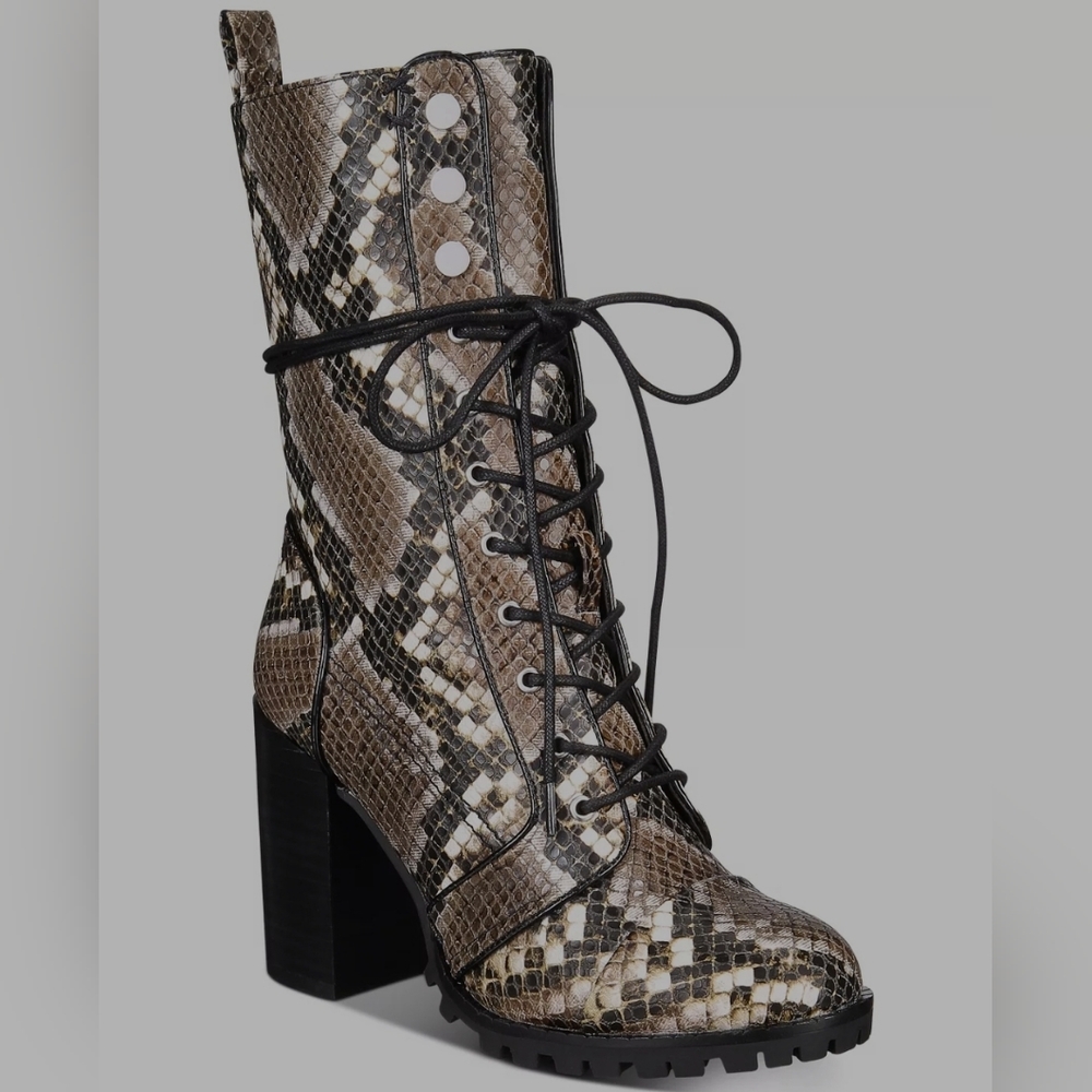 DV DOLCE VITA Ayleen Heeled Lug Sole Combat Boots Size 6 NWOT